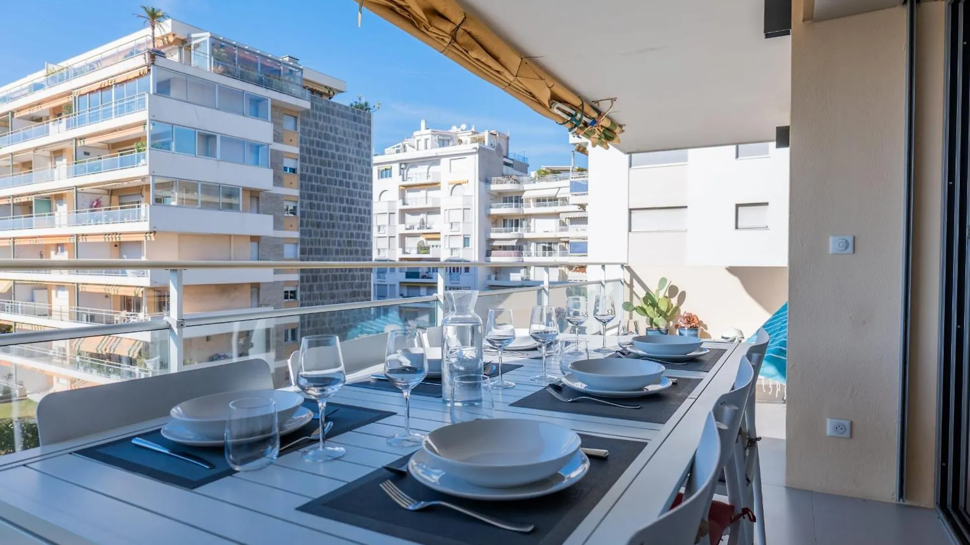 3-Bedroom Apartment Sea View Terrace And Parking Cannes