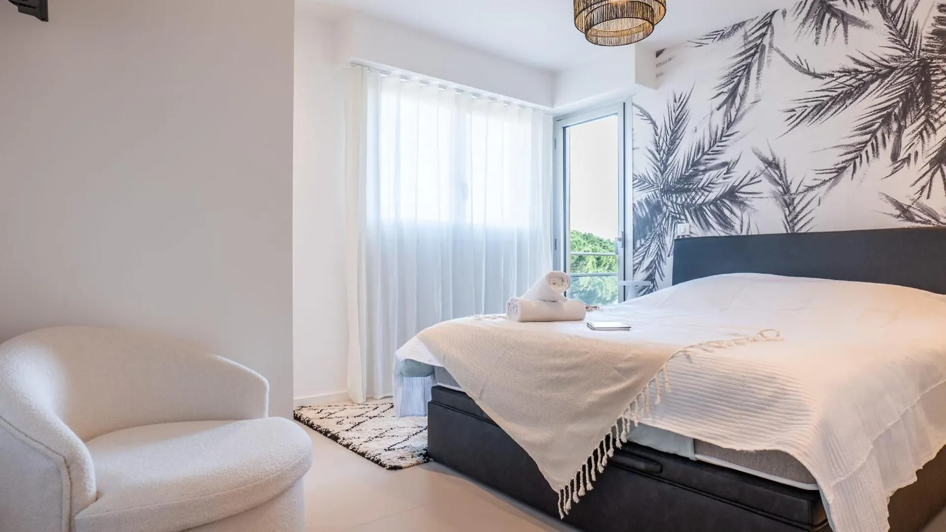 3-Bedroom Apartment Sea View Terrace And Parking Cannes