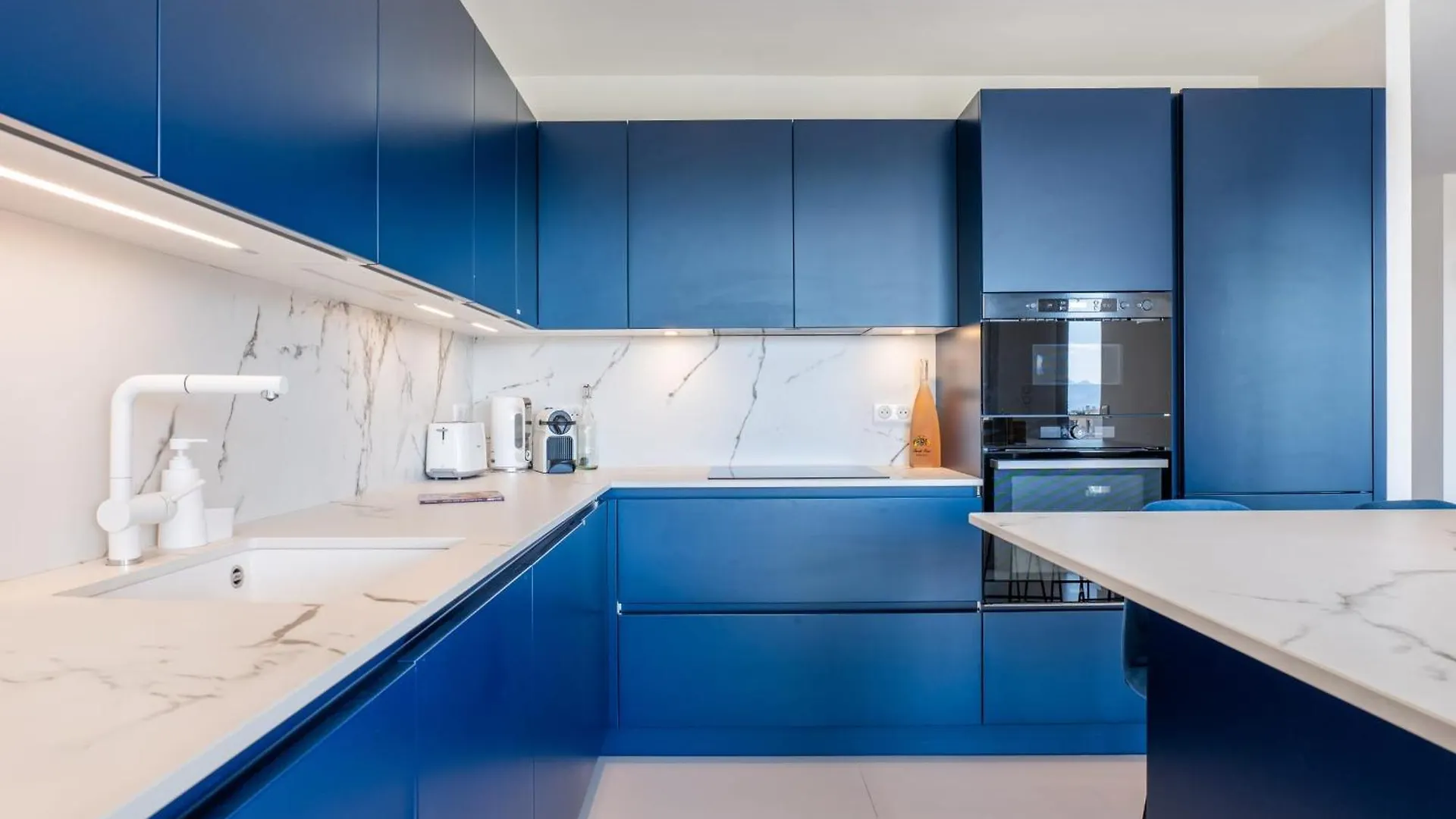 3-Bedroom Apartment Sea View Terrace And Parking Cannes