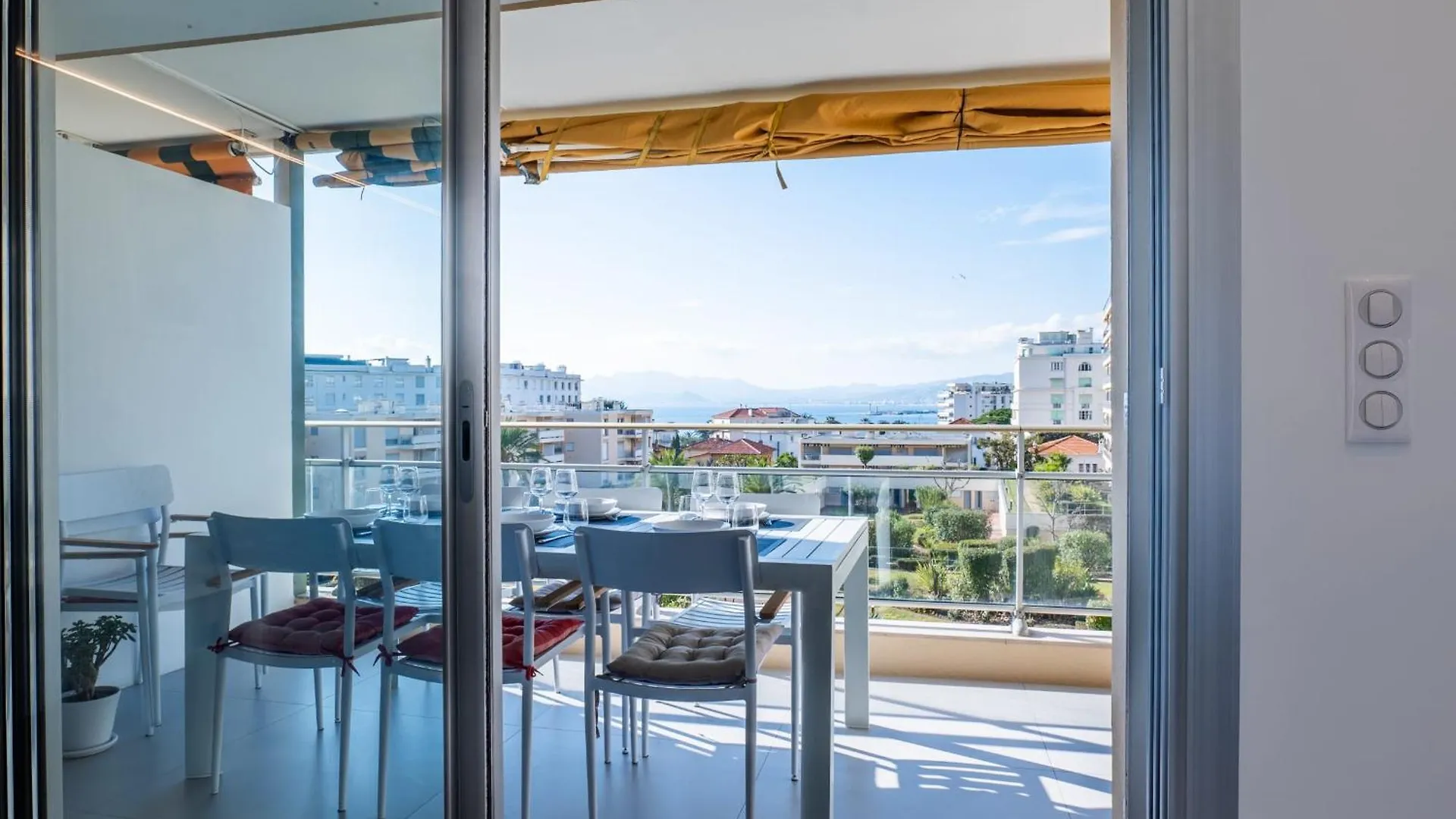 3-Bedroom Apartment Sea View Terrace And Parking Cannes